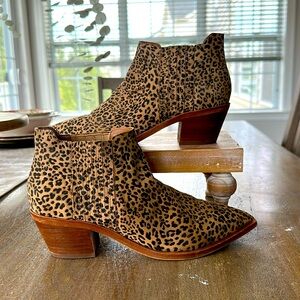 DOLCE VITA STACKED HEEL SHOE BOOT. CONDITION IS USED, LIGHTLY. SZ 7.5.